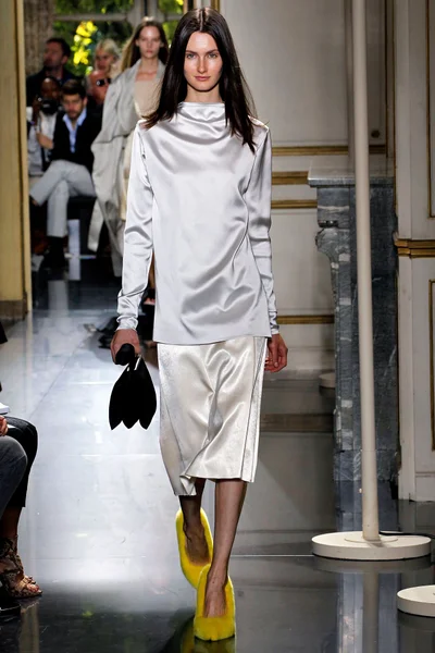 Look 25